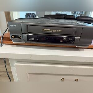 Sanyo VHS player NO REMOTE